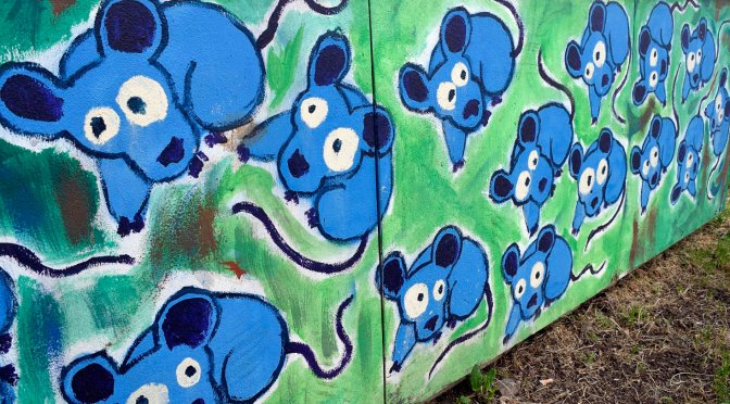 Pineta Sacchetti. L’invasione dei topi blu